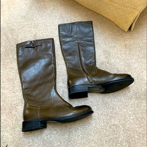 Women’s leather boots